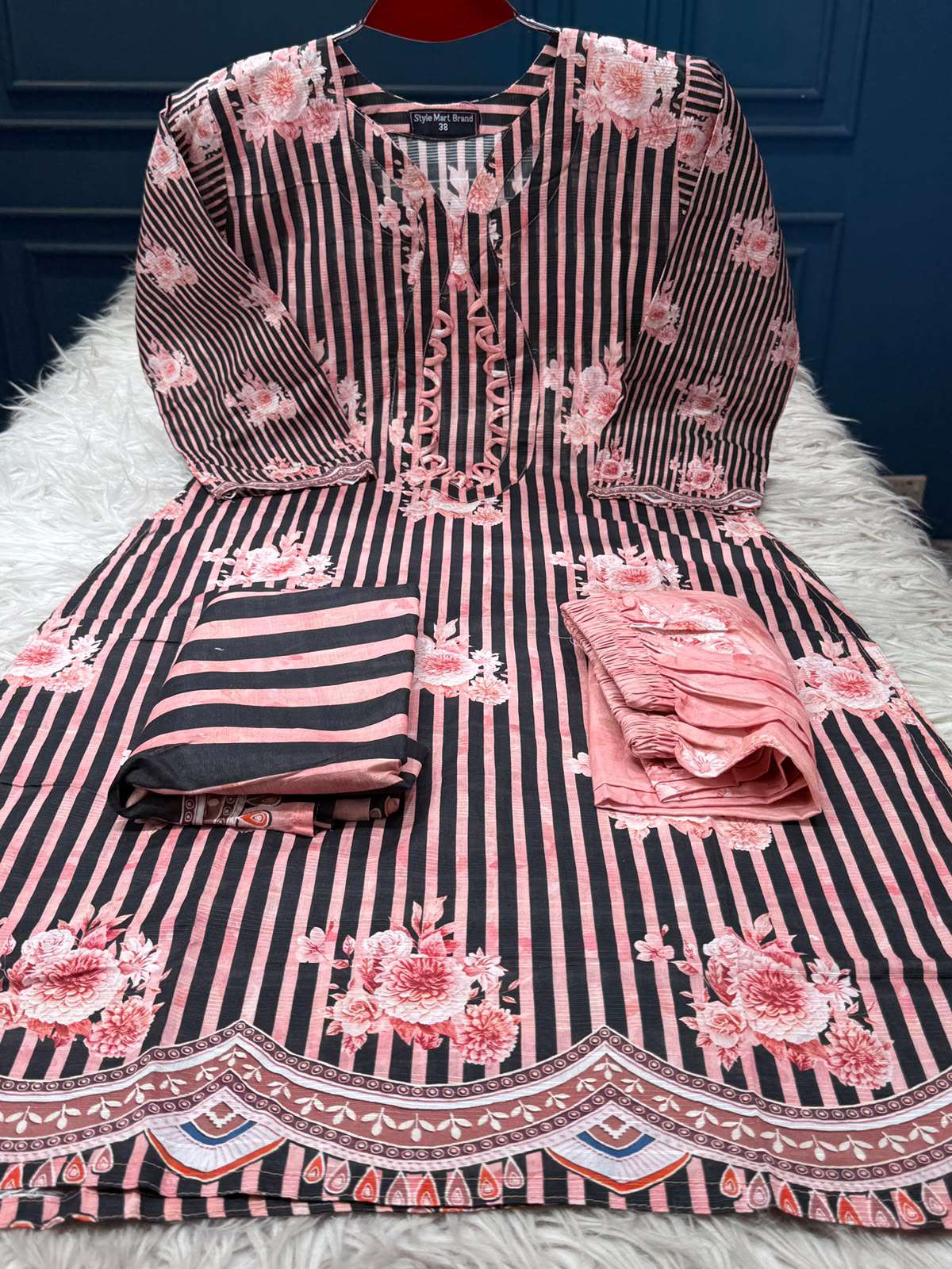 Fashionable Linear Stitched Set - 1350