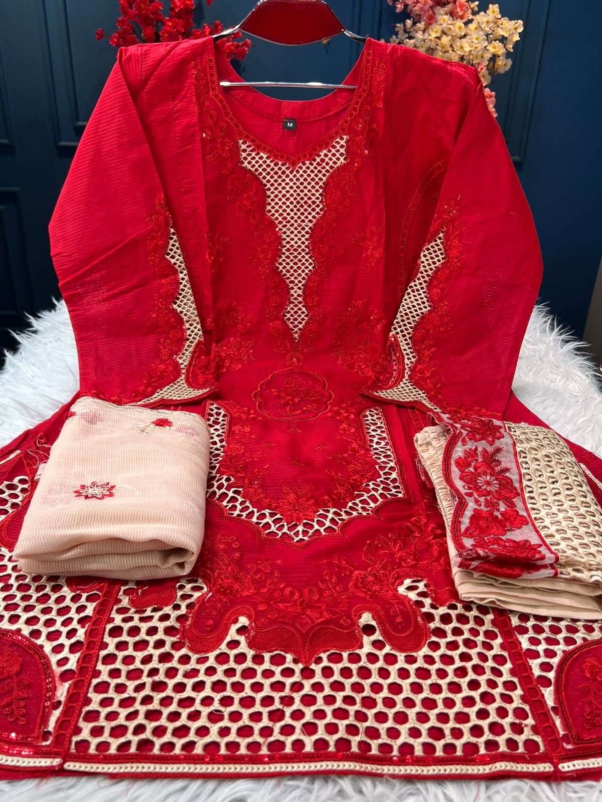 Glamour Carved In Red - 2300