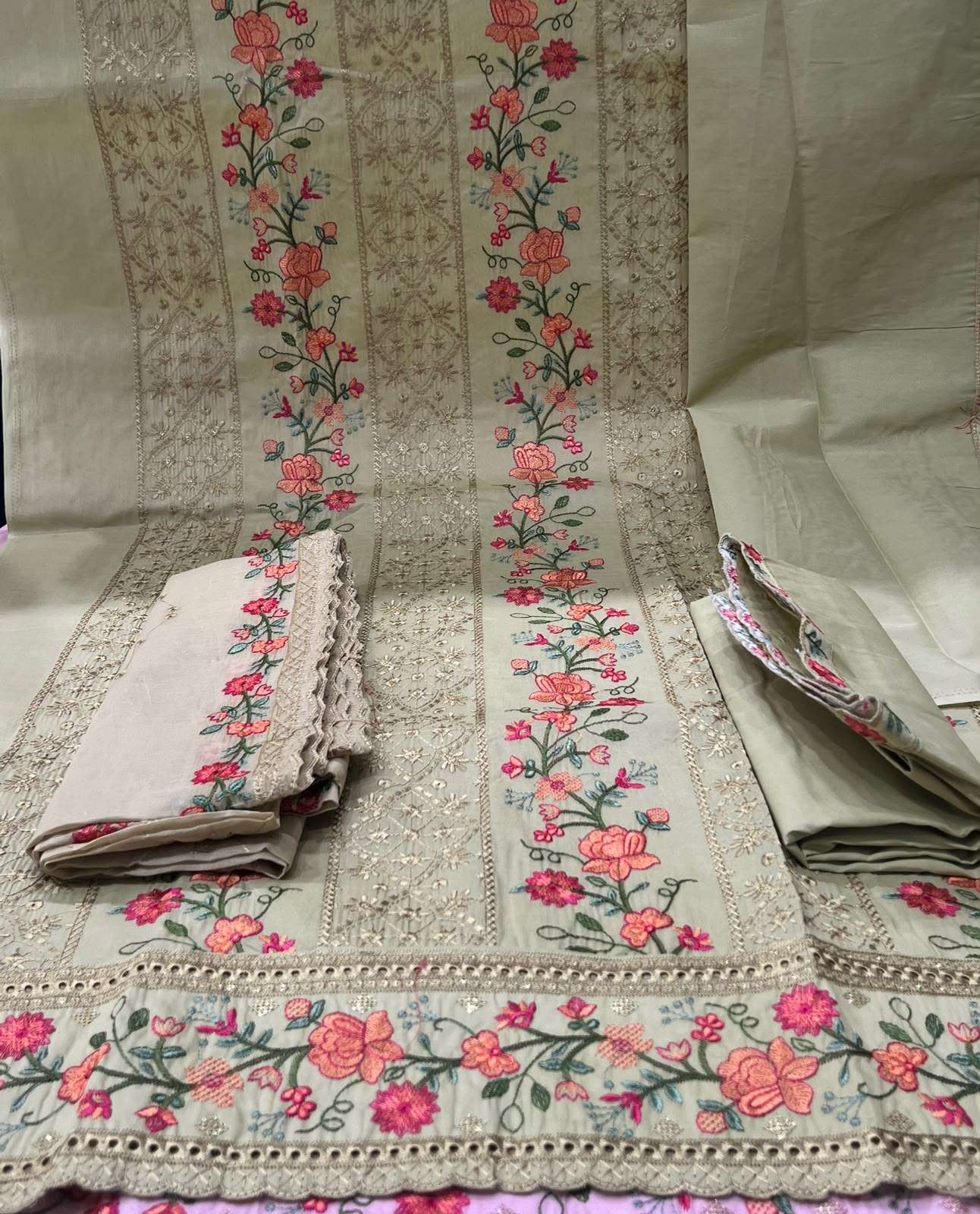 Jubilee Rose Petal Material - 1650 Olive