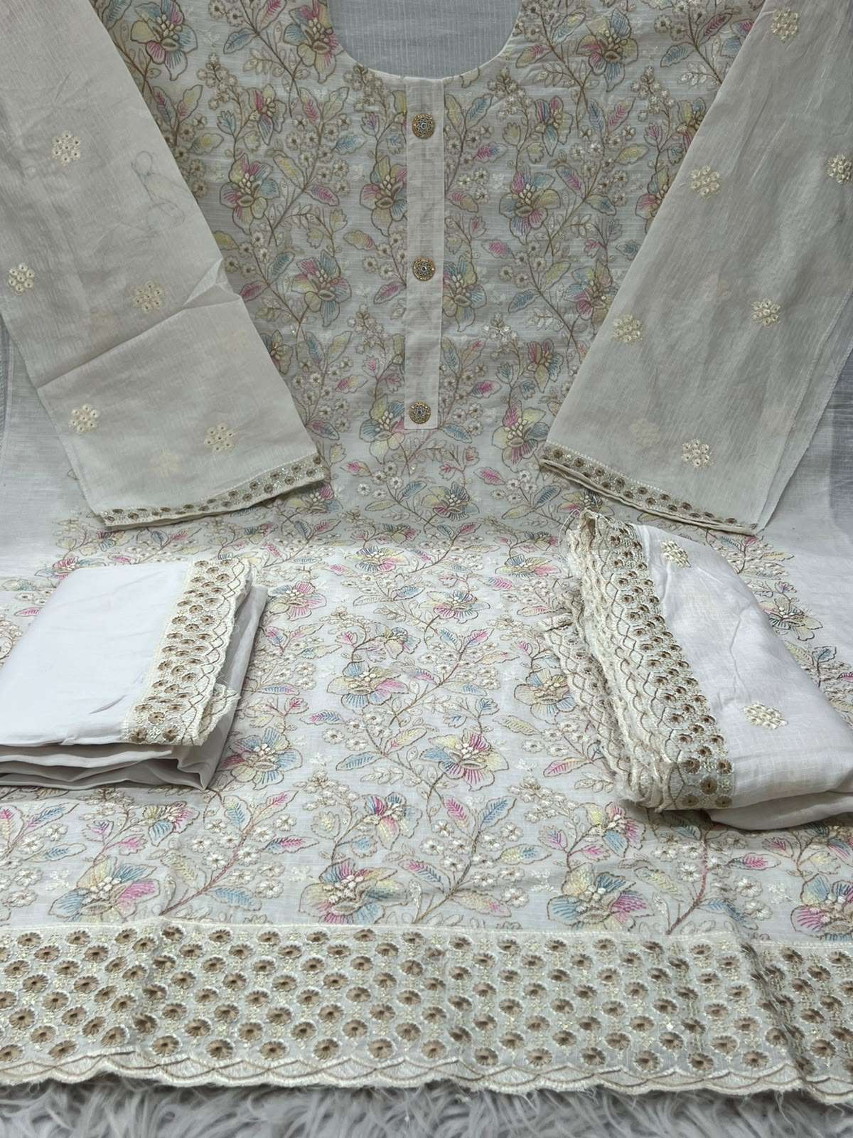 Delicate Print Gorgeous White Party Set - 1600