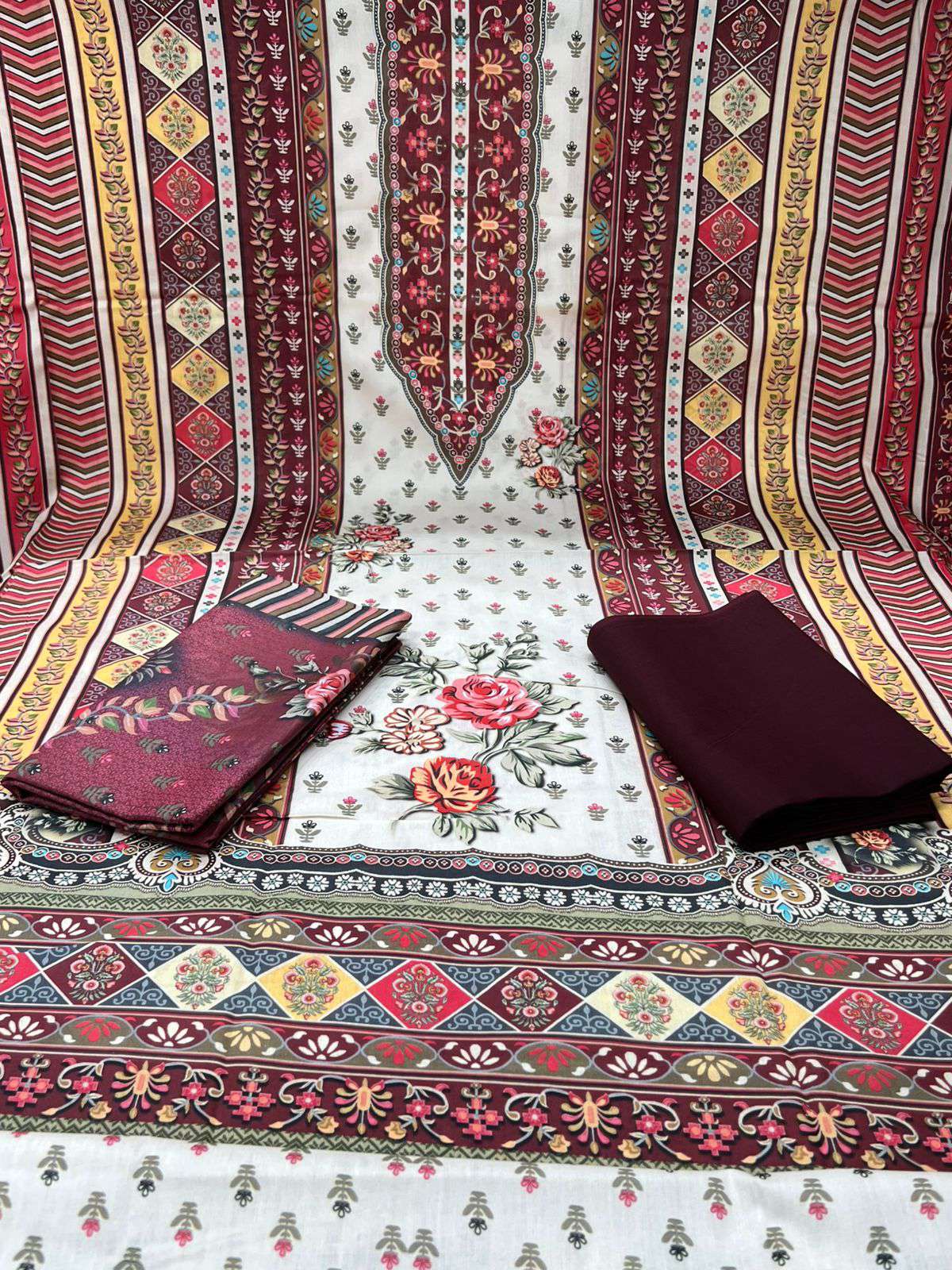 Premium Quality Luxury Lawn Unstitched Collection - Merun 950