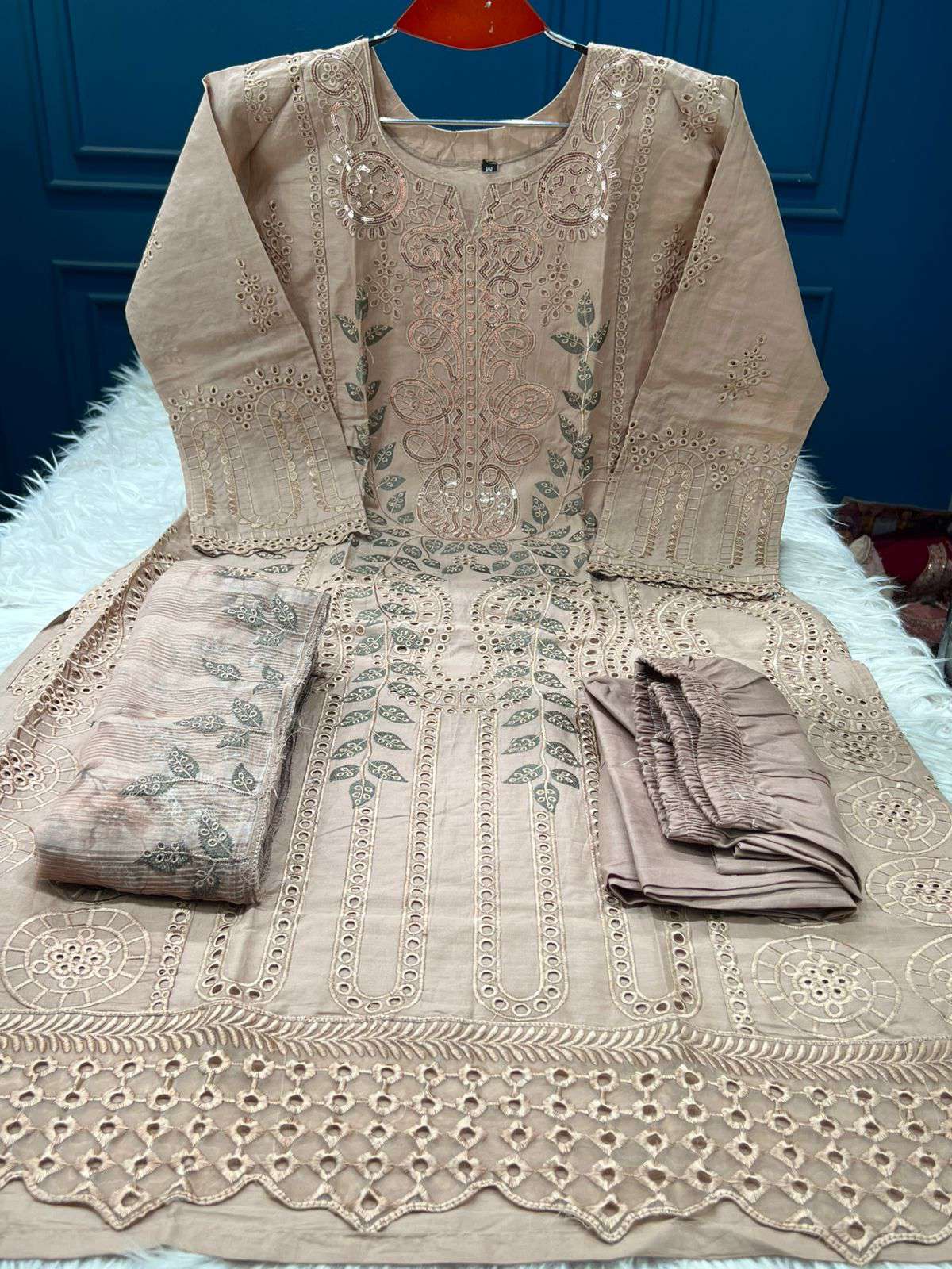 BISCUITS Fashionable Salwar Kamiz