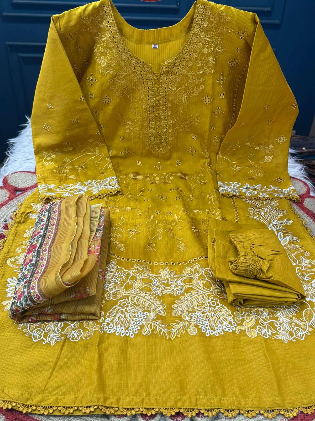 Elegance in Mustard - 1450