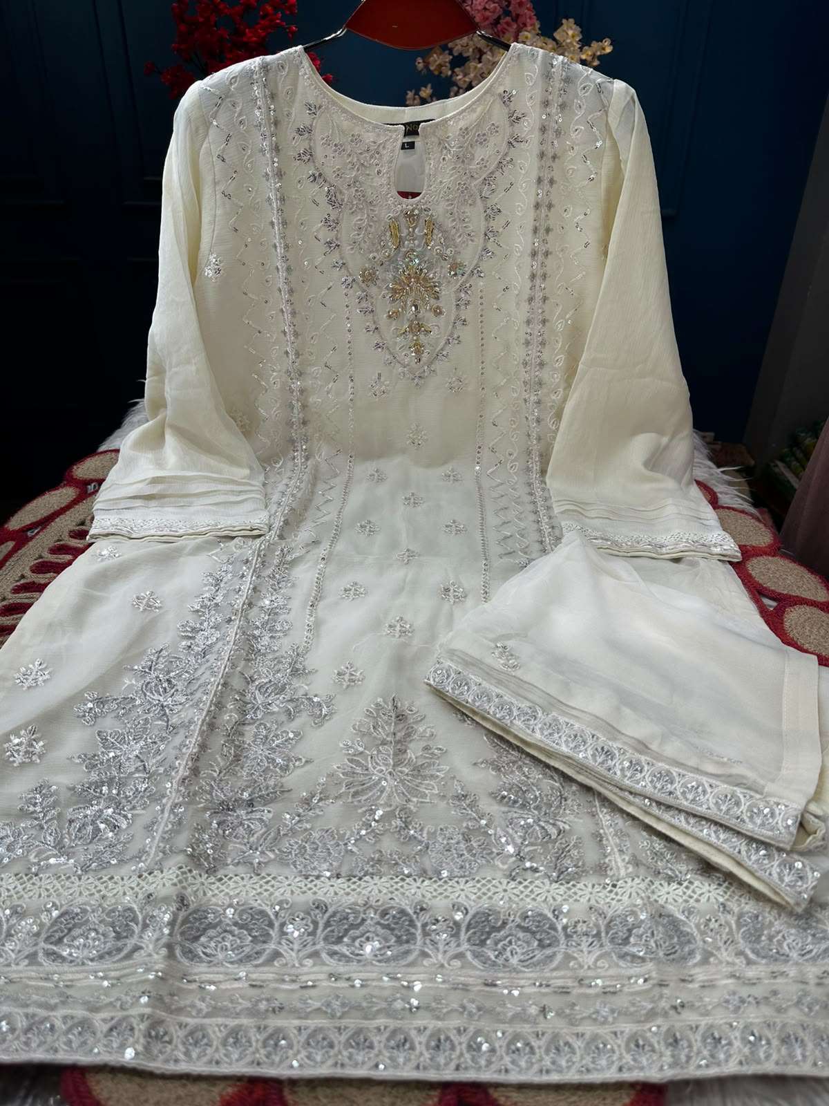 White AGHANOOR Collection - 3200