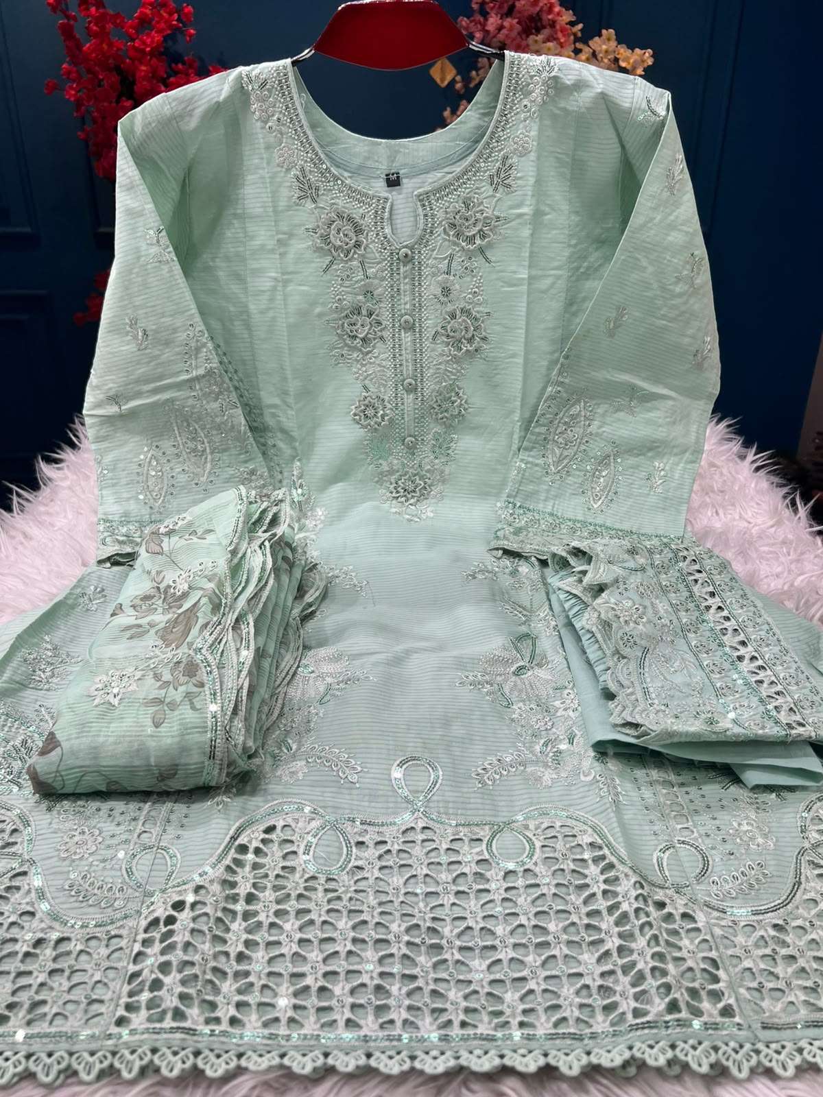 Fashionable Paste Glamour Carved - 2250