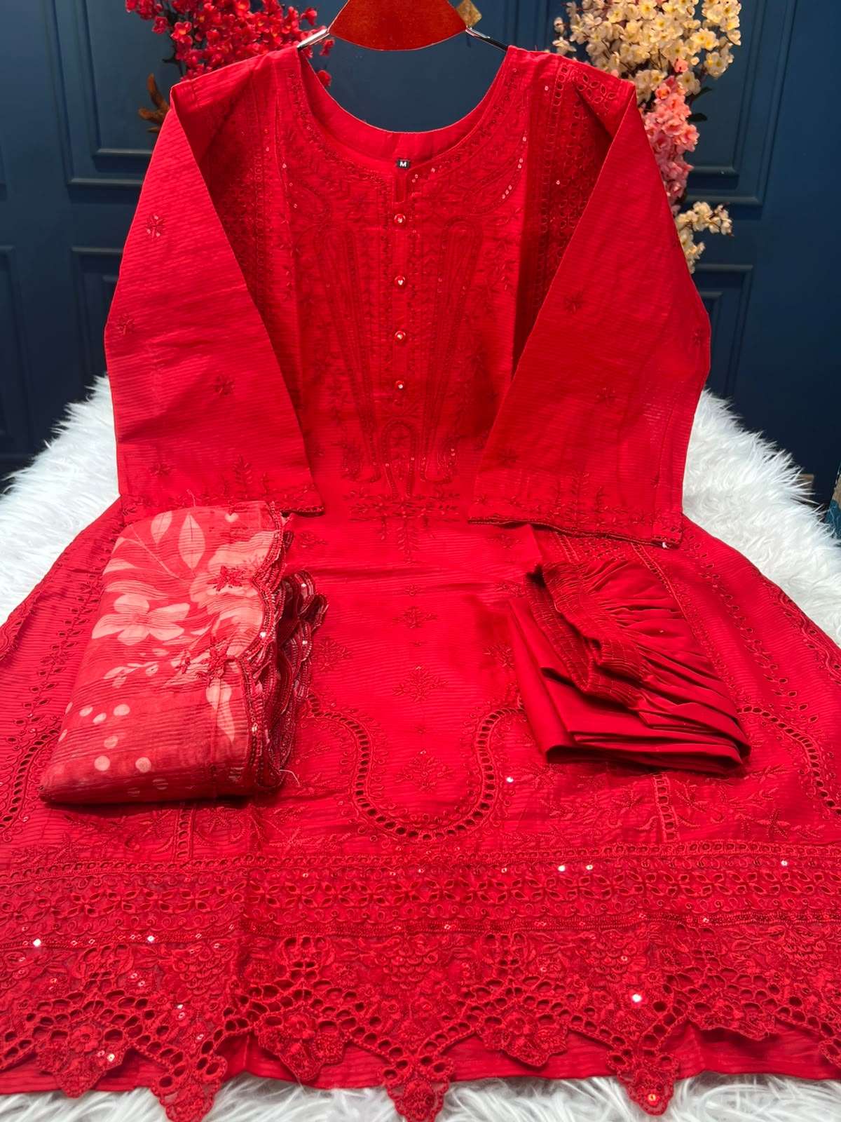Fashionable Glamour Carved In Red - 2300