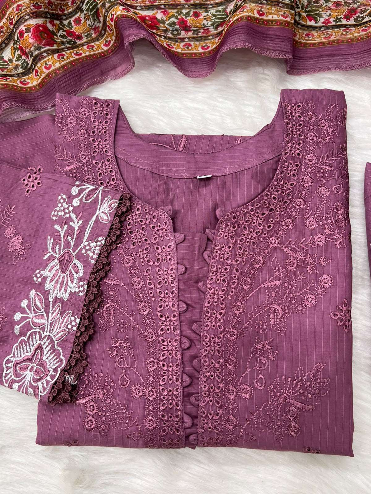 Elegance in Onion Farshi Cut - 1450