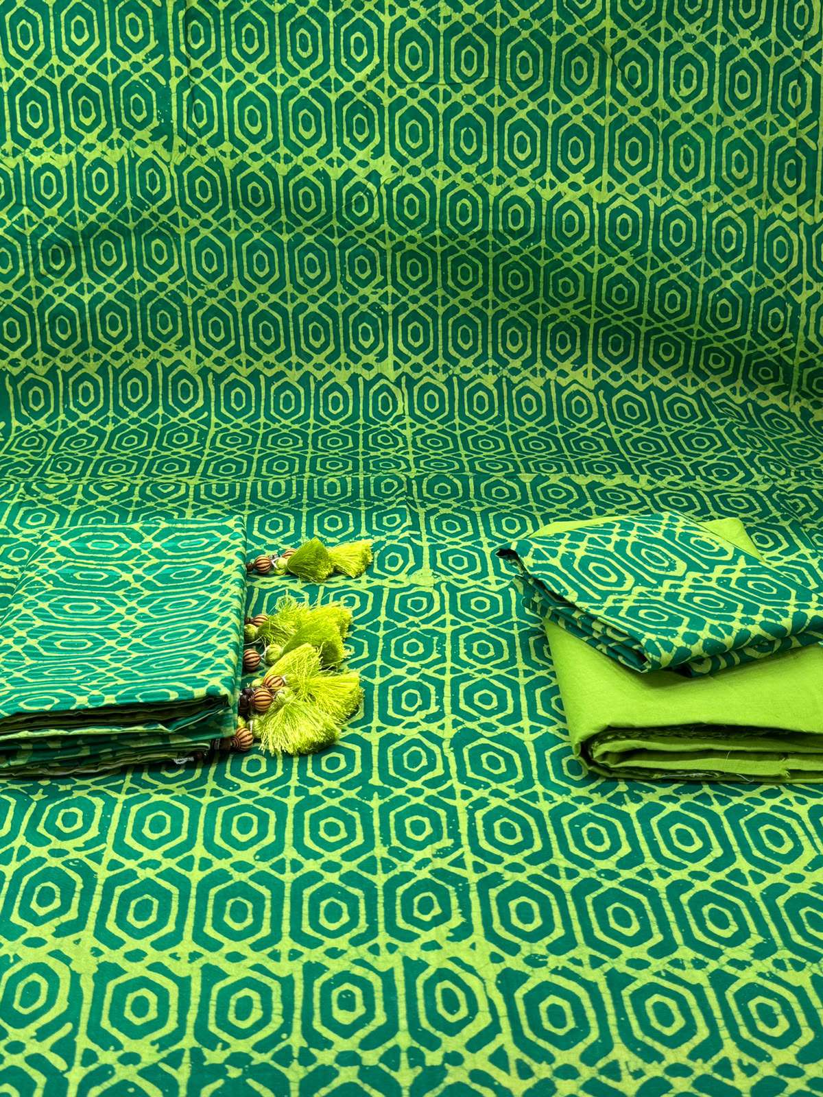 Sleek Parrot Green Block Print - 1100