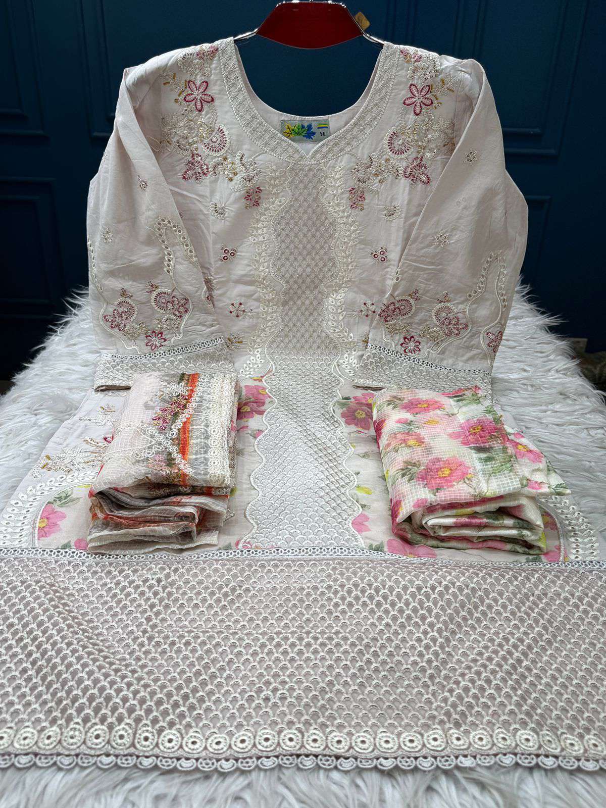 Boutiques Special Collection - 2100 Cream