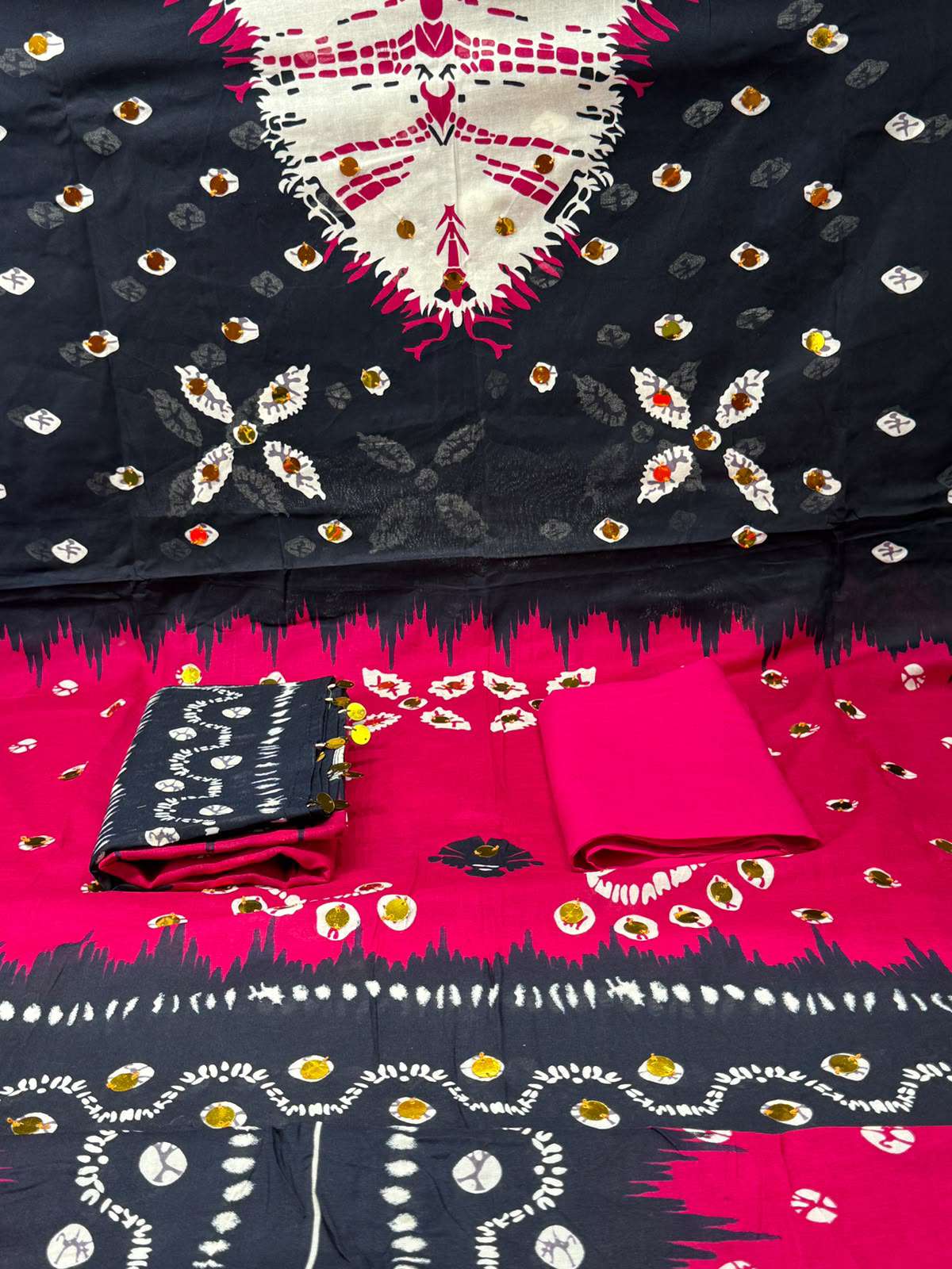 Black And Magenta Chunri Unstitched Set - 1050