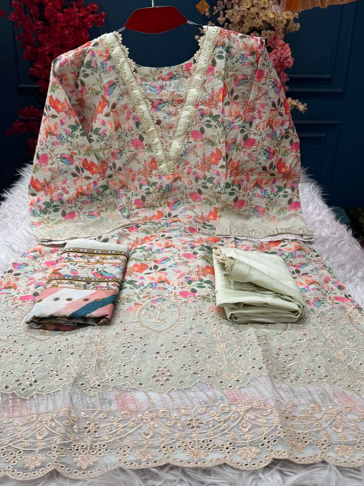 Cutwork Detail Suit - 999 Leaf