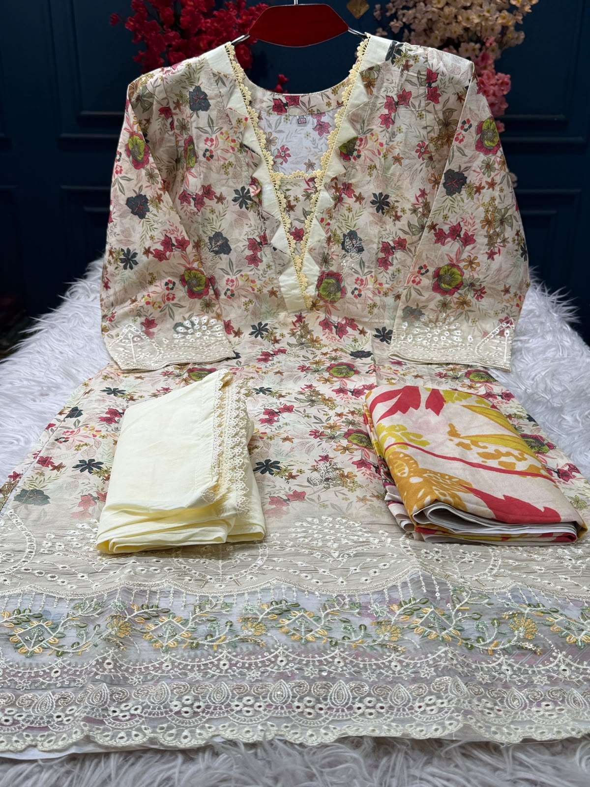 Cream Cutwork Detail Suit - 999