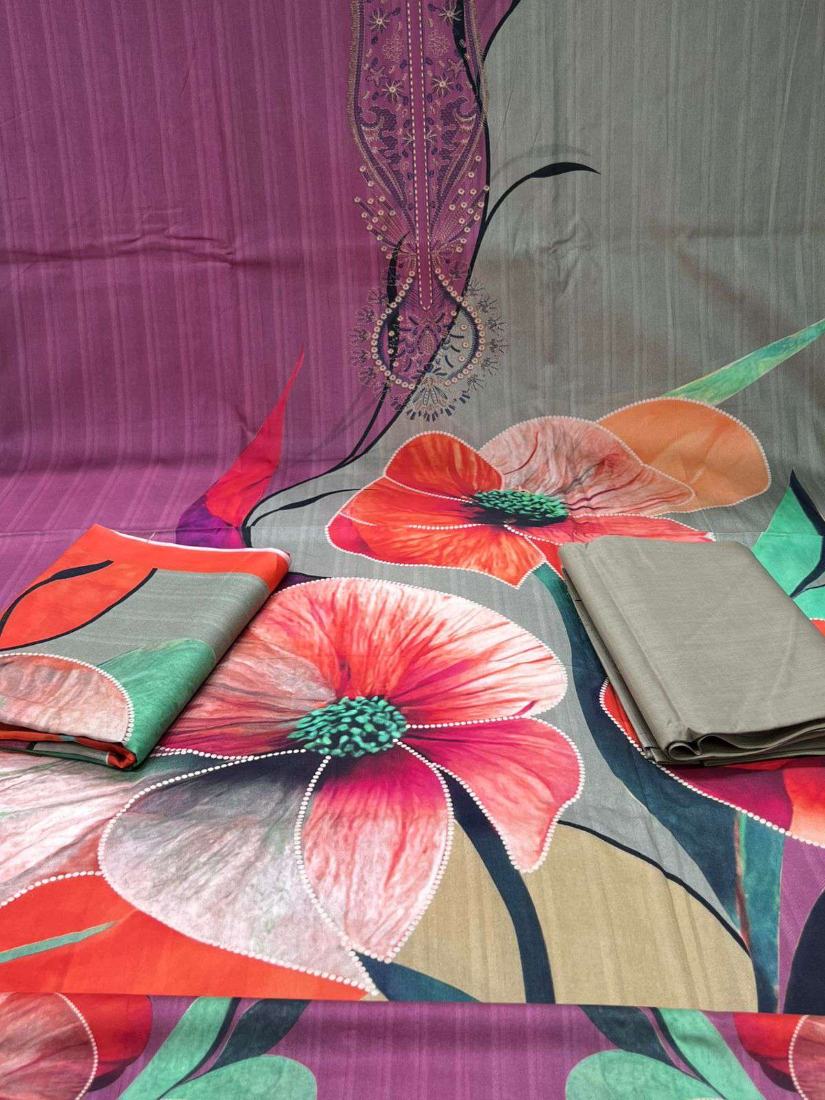 Premium Quality Luxury Lawn Unstitched Collection - 950 Onion