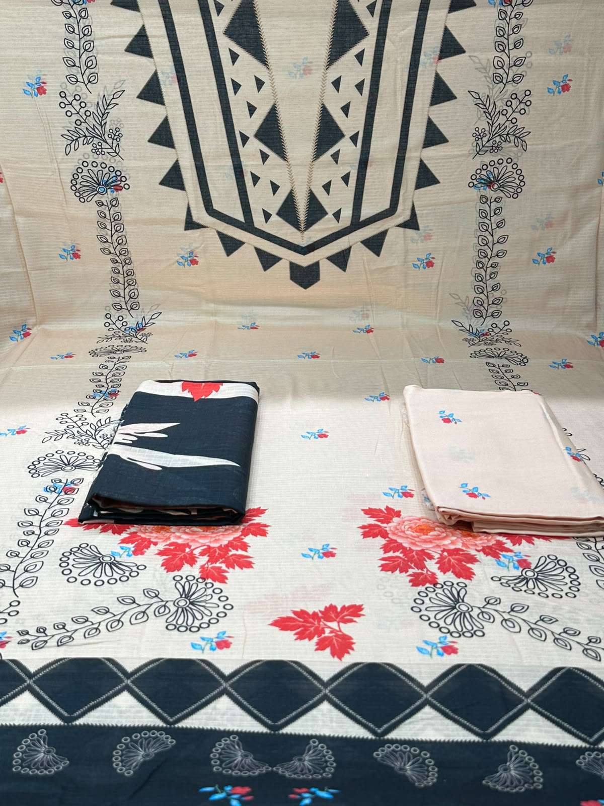 Pretty Creamy Unstitched Lawn - 1150