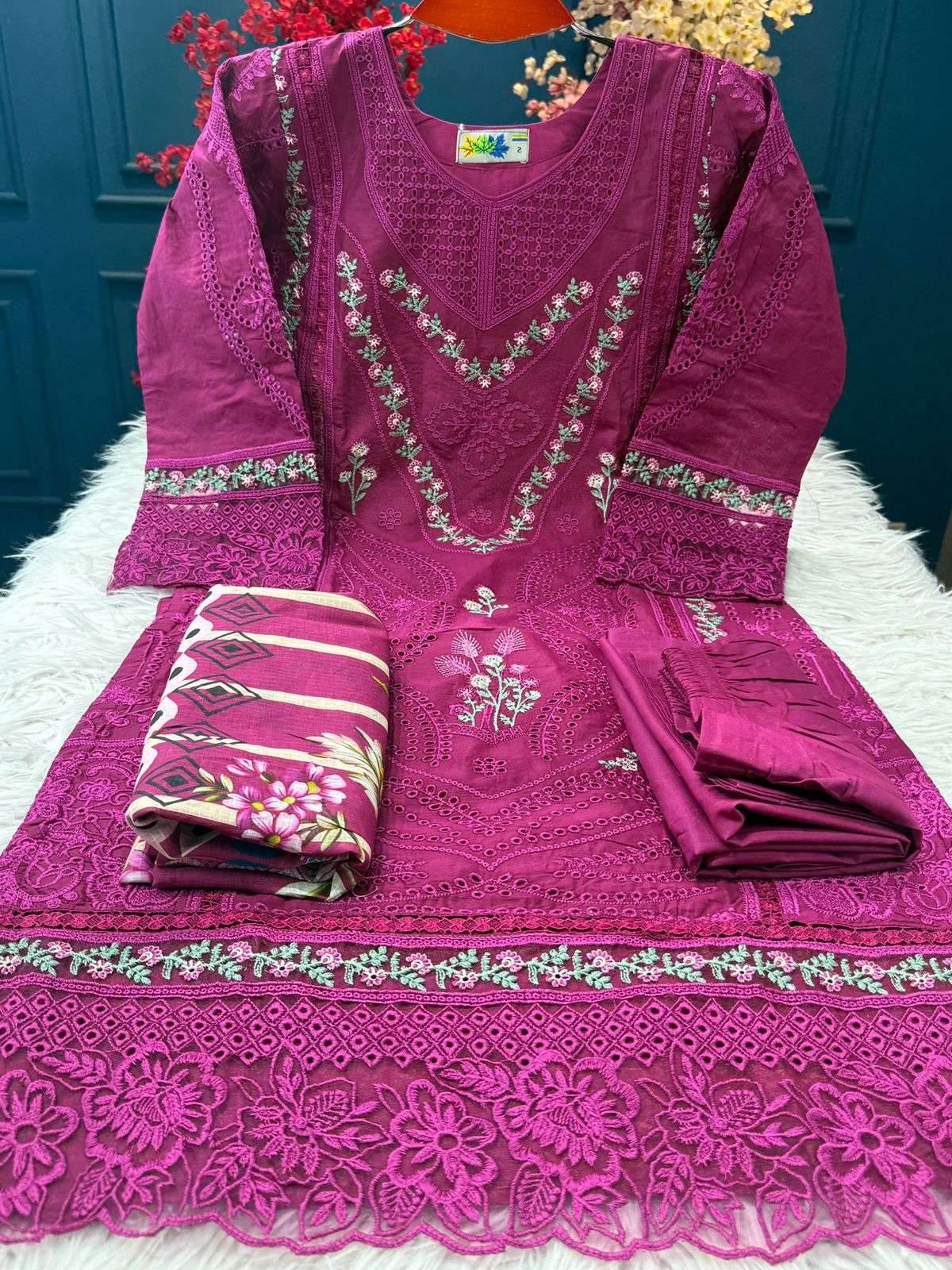 Boutiques Dragon Party Wear - 2000