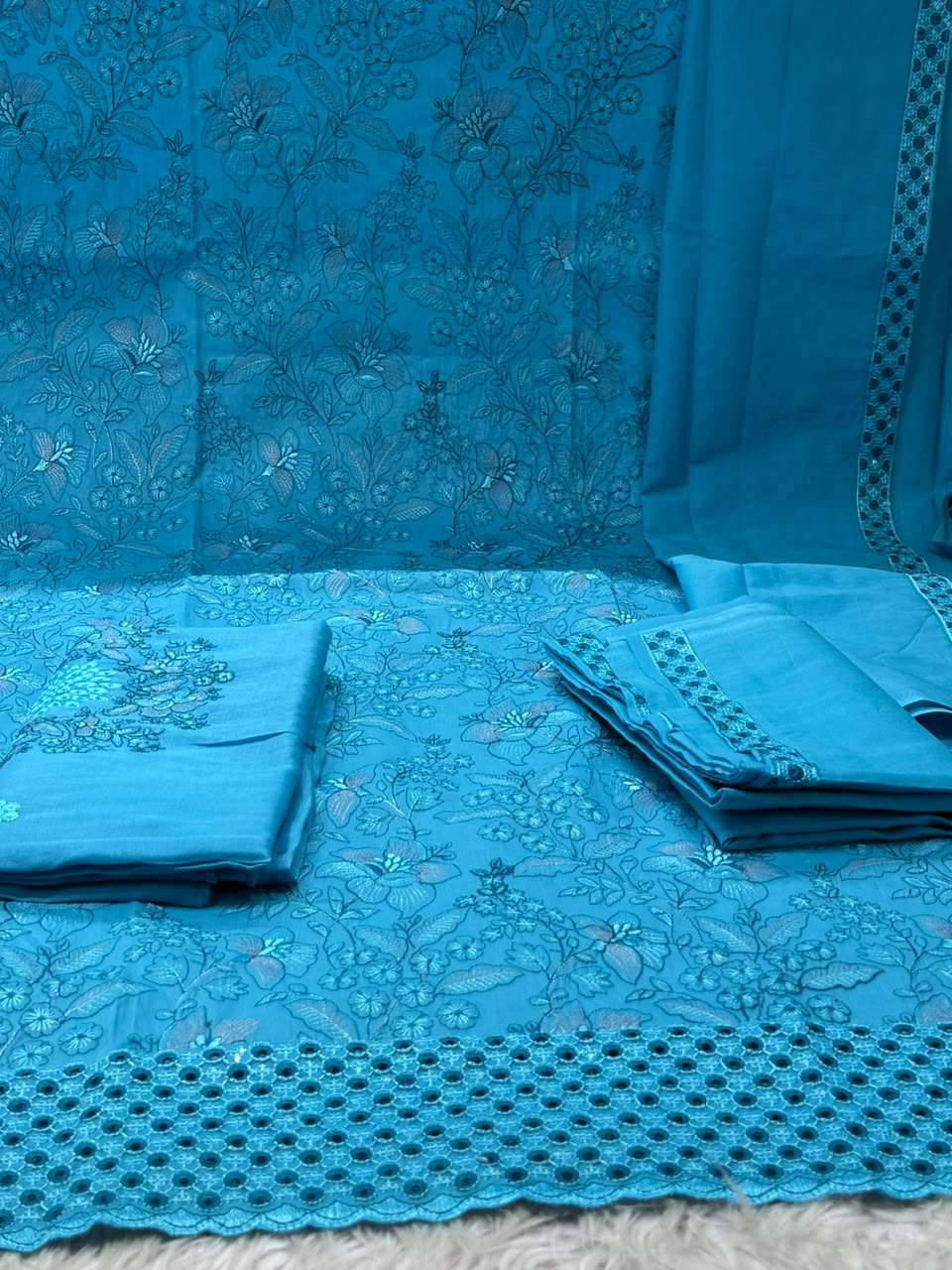 Women's Gorgeous Aqua Unstitched Set - 1650