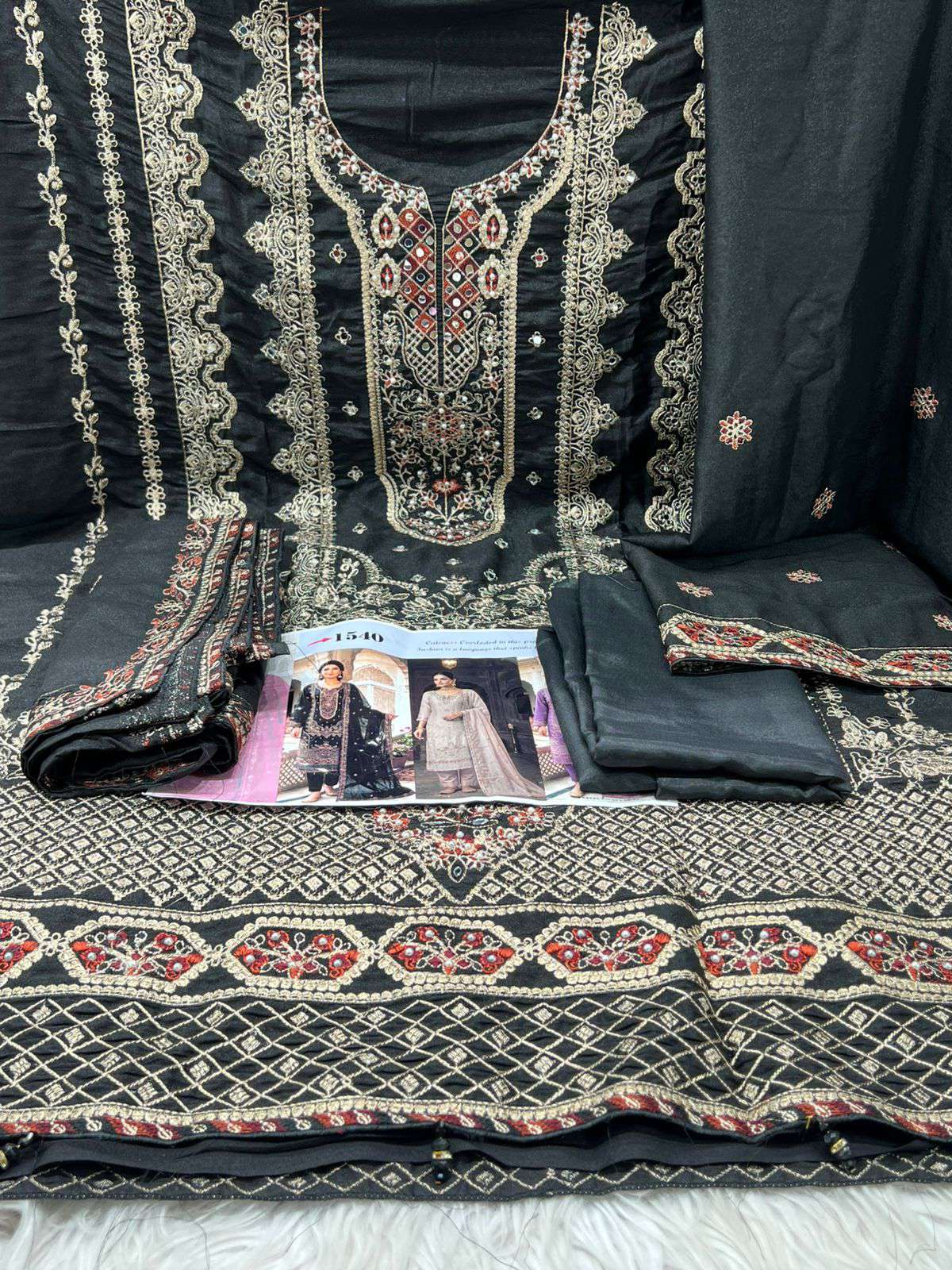 1540 BLACK Untitched Salwar kamiz - 1950