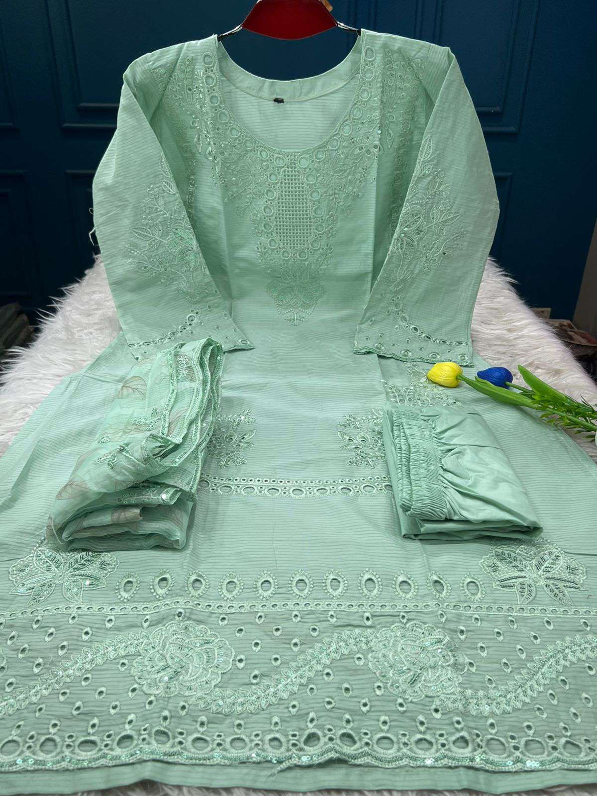 Fashionable Paste Salwar Kamiz - 2450