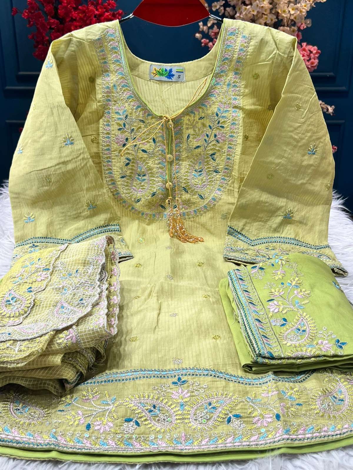 Exclusive Motif Design Olive - 1900